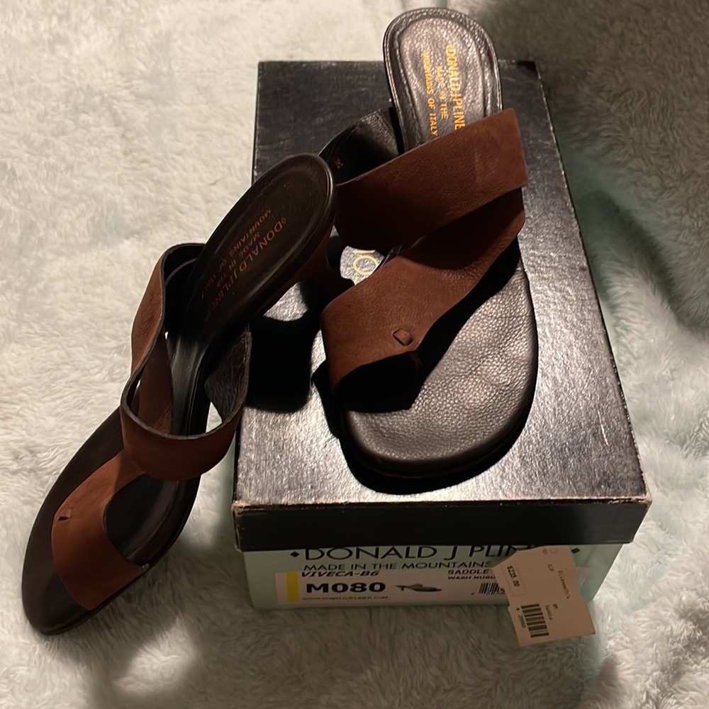 Donald J Pliner Viveca  brown leather sandals - Picture 2 of 8